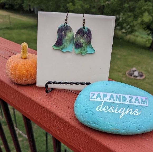 Spooky Ghost Earrings Handmade Resin Art Cute Goth Sparkly Halloween Jewelry - Picture 8 of 8